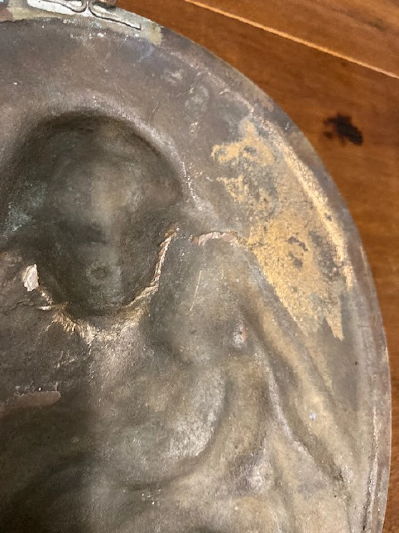 Bronze oval high-relief of the Virgin and Child, 19th century 4