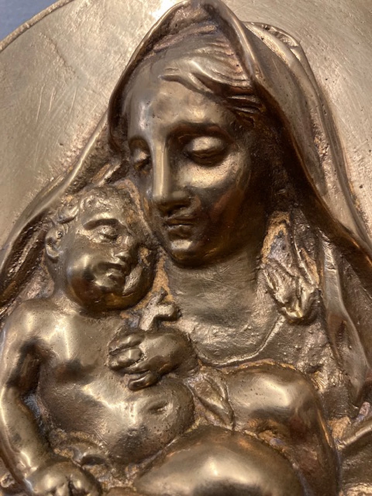 Altorilievo ovale in bronzo con la Vergine e il Bambino, '800 13