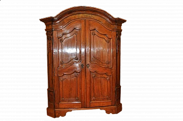 Armadio genovese in noce, inizio '700