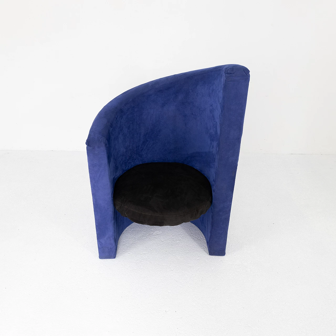 Blue and black velvet armchair, 1970s 3