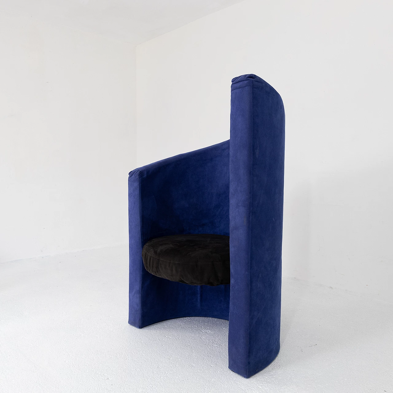 Blue and black velvet armchair, 1970s 4
