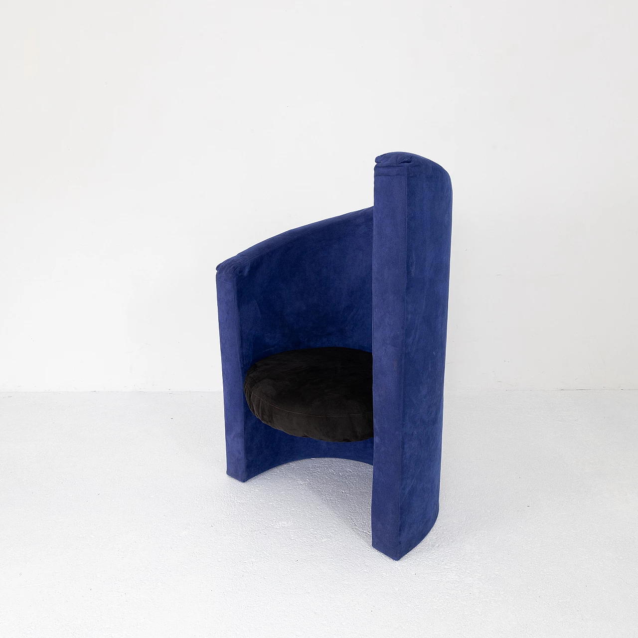 Blue and black velvet armchair, 1970s 6