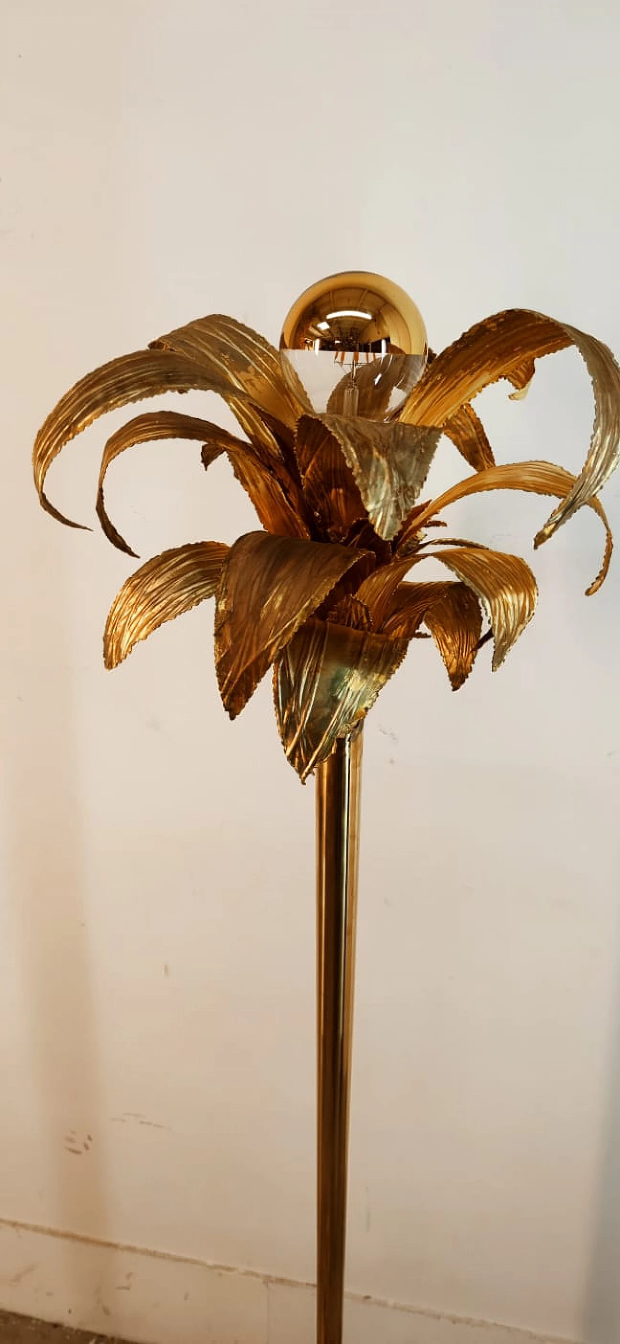 Lampada da terra in ottone a forma di palma con cobra, anni '70 10