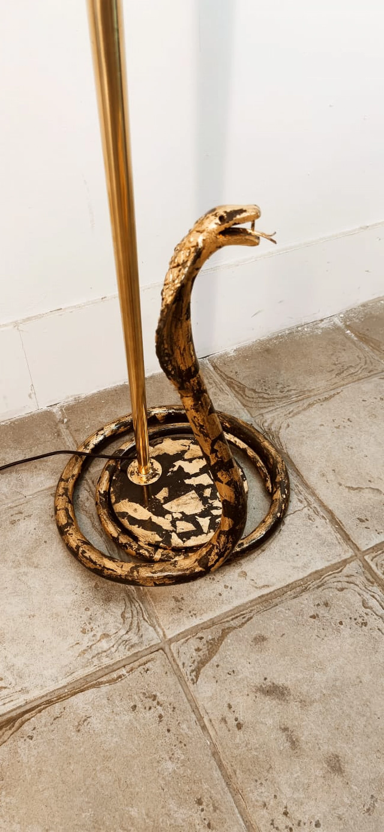 Lampada da terra in ottone a forma di palma con cobra, anni '70 16