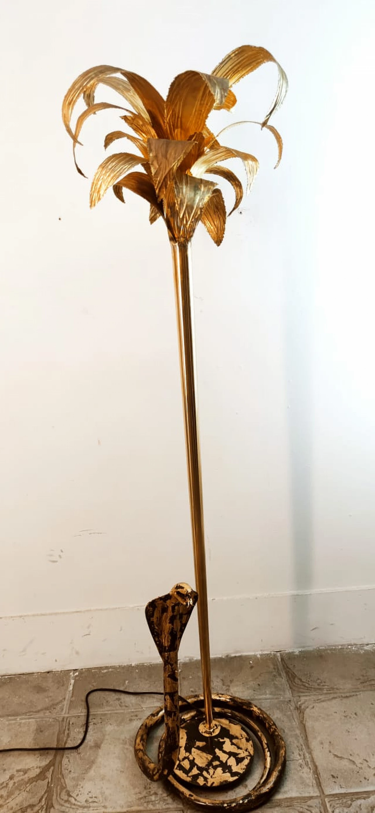 Lampada da terra in ottone a forma di palma con cobra, anni '70 35