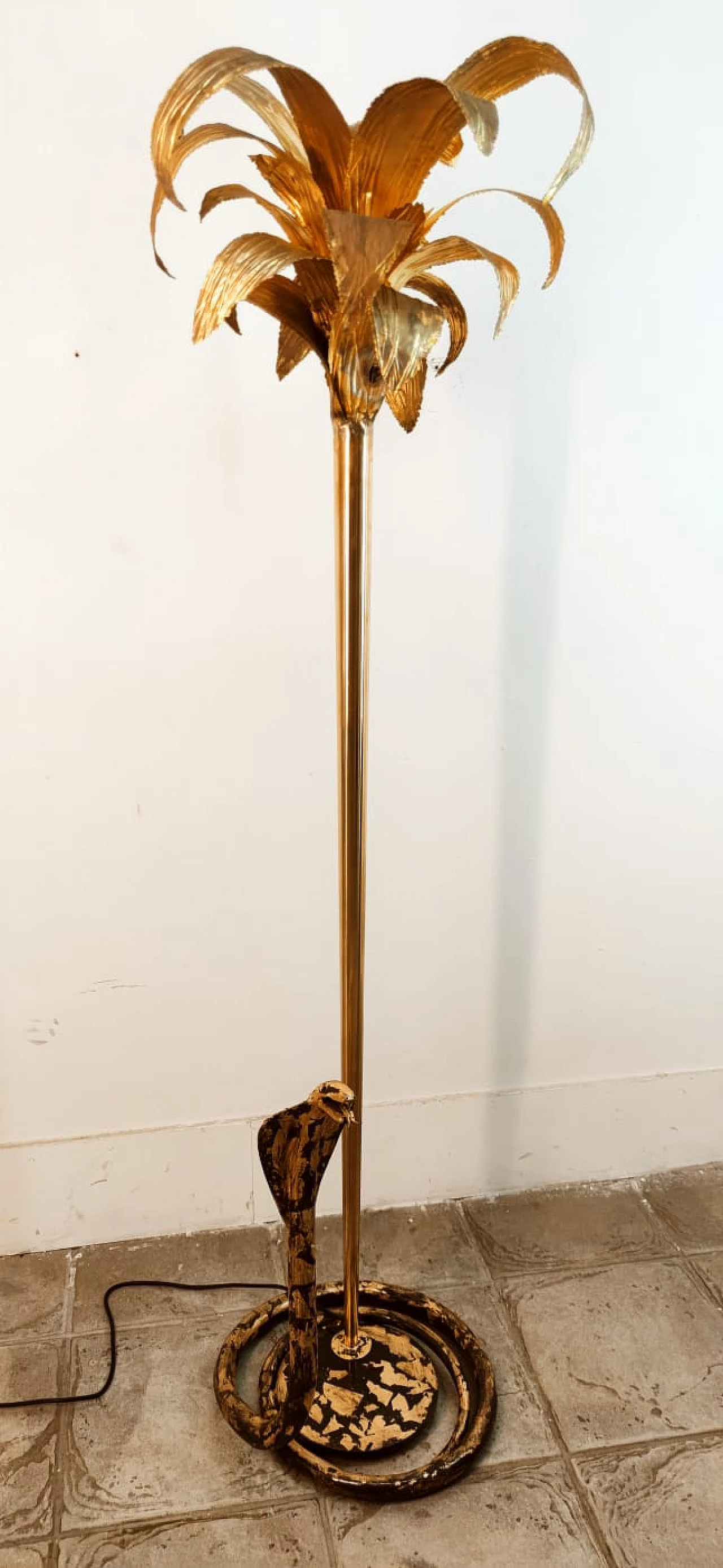 Brass palm tree-shaped floor lamp with cobra, 1970s 36