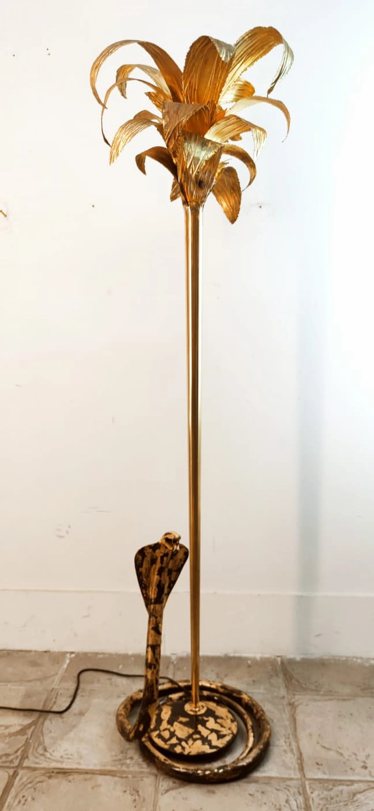 Brass palm tree-shaped floor lamp with cobra, 1970s 38