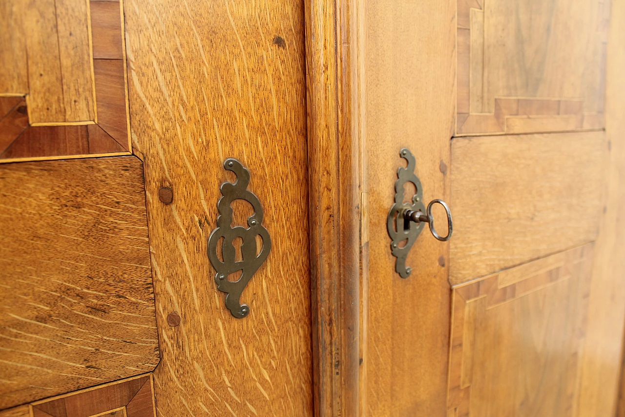 Armadio Barocco in quercia massiccio con intarsi in noce, fine '700 6