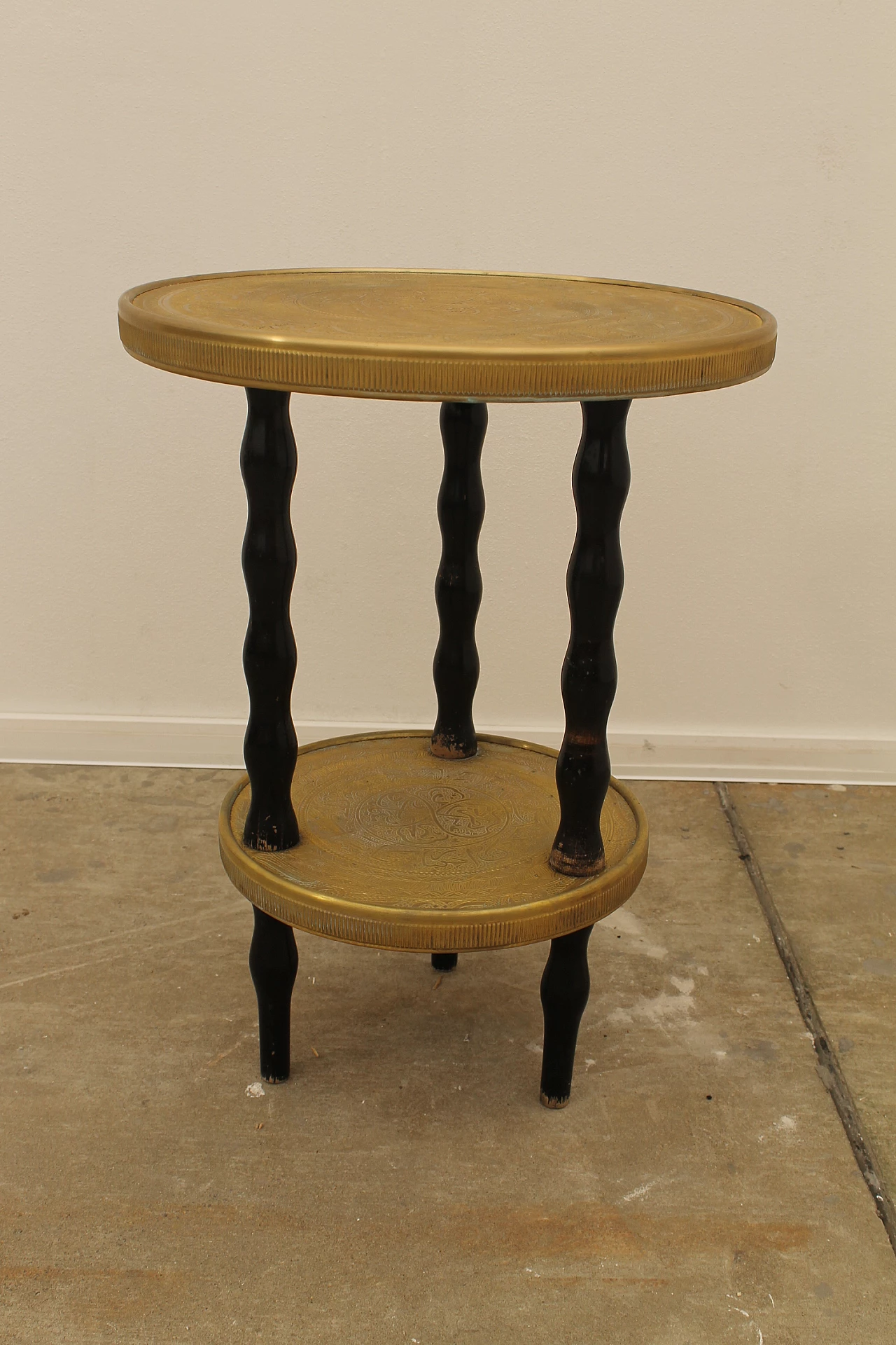 Art Deco round walnut and brass coffee table, 1930s 4