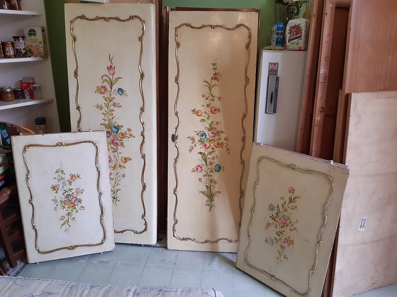 Armadio in stile Barocco con decori floreali e gambe a sciabola, inizio '900 2