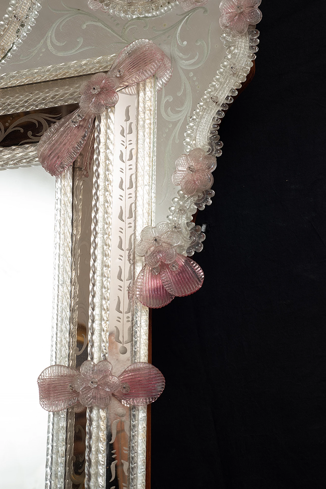 Louis XV style transparent and pink Murano glass mirror, early 20th century 2
