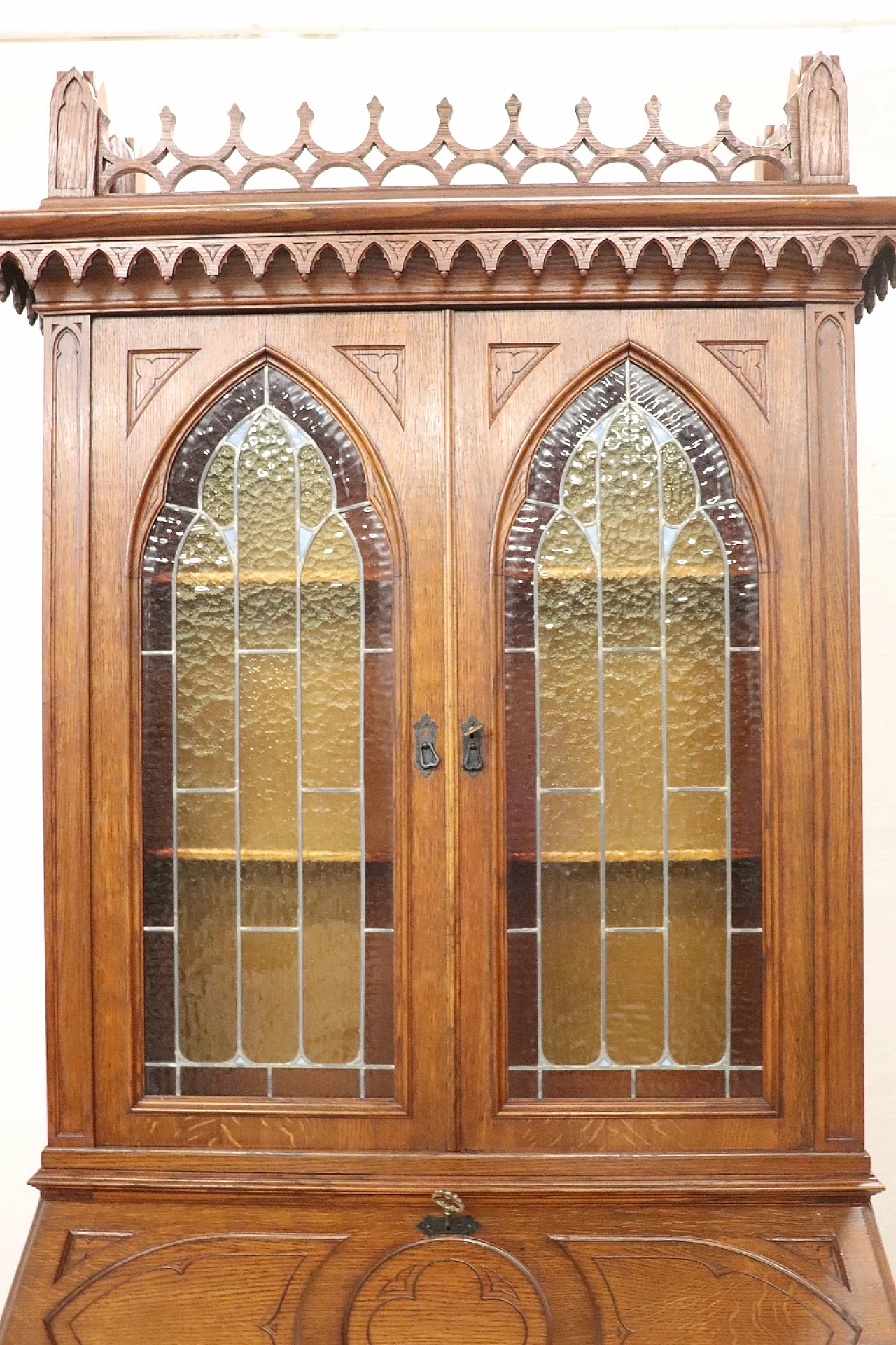 Gothic style solid chestnut trumeau, early 20th century 3
