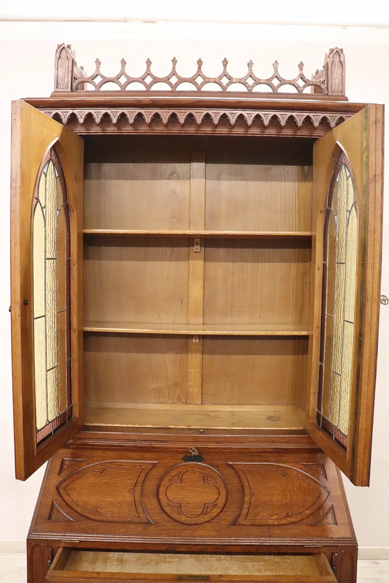 Gothic style solid chestnut trumeau, early 20th century 10