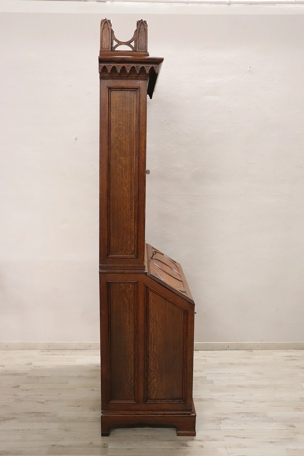 Gothic style solid chestnut trumeau, early 20th century 13