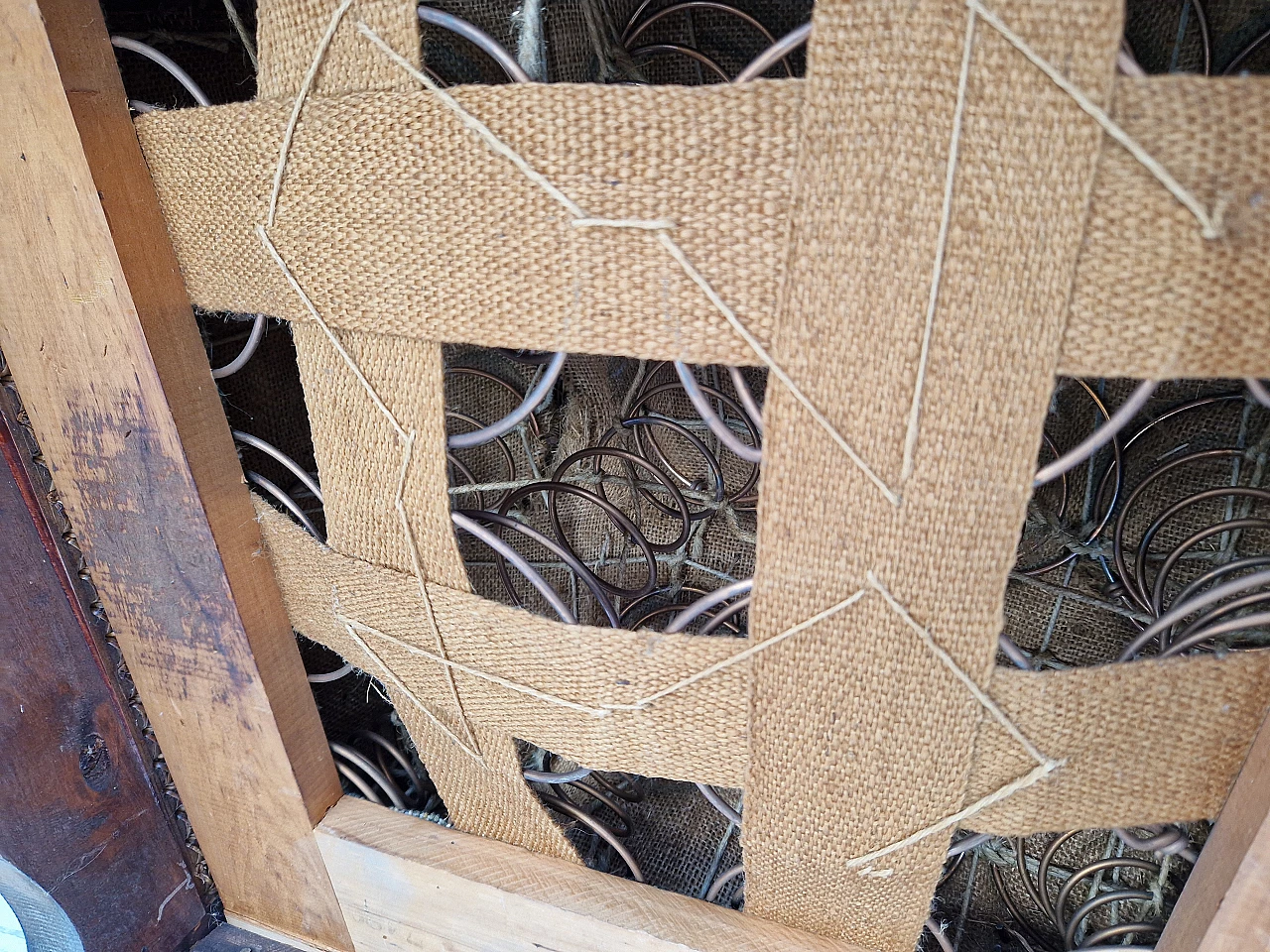 Poltrona danese in frassino e velluto rosso, anni '30 17