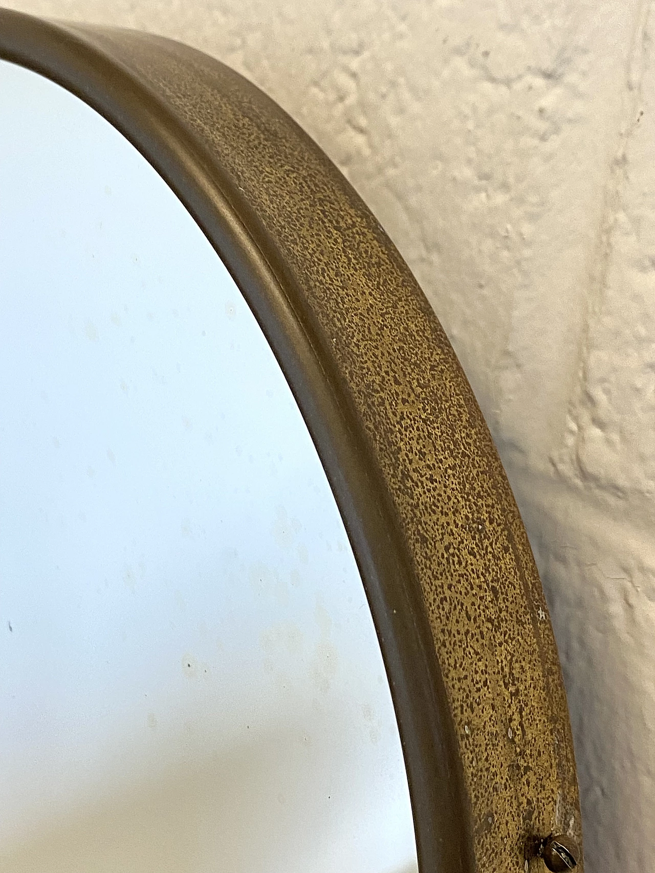 Specchio con cornice in ottone sagomato, anni '50 7