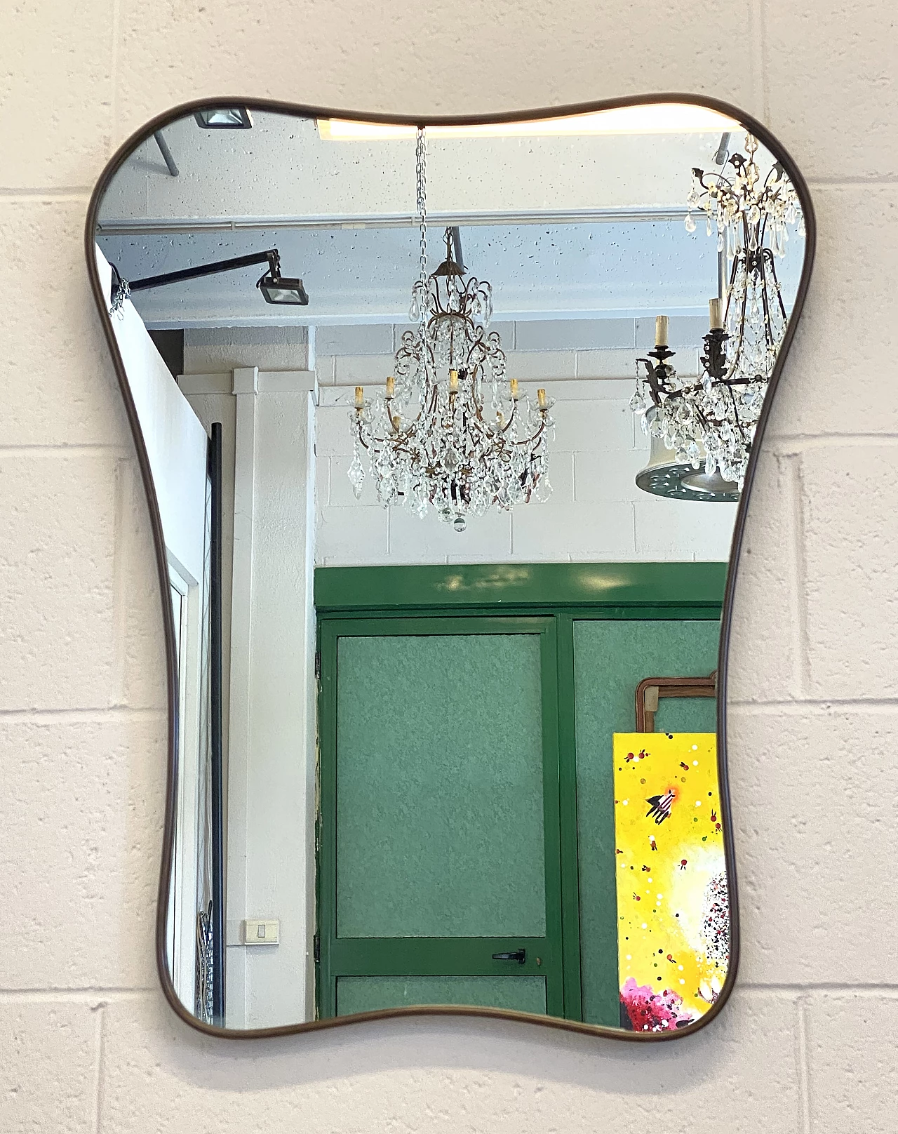 Specchio con cornice in ottone sagomato, anni '50 11
