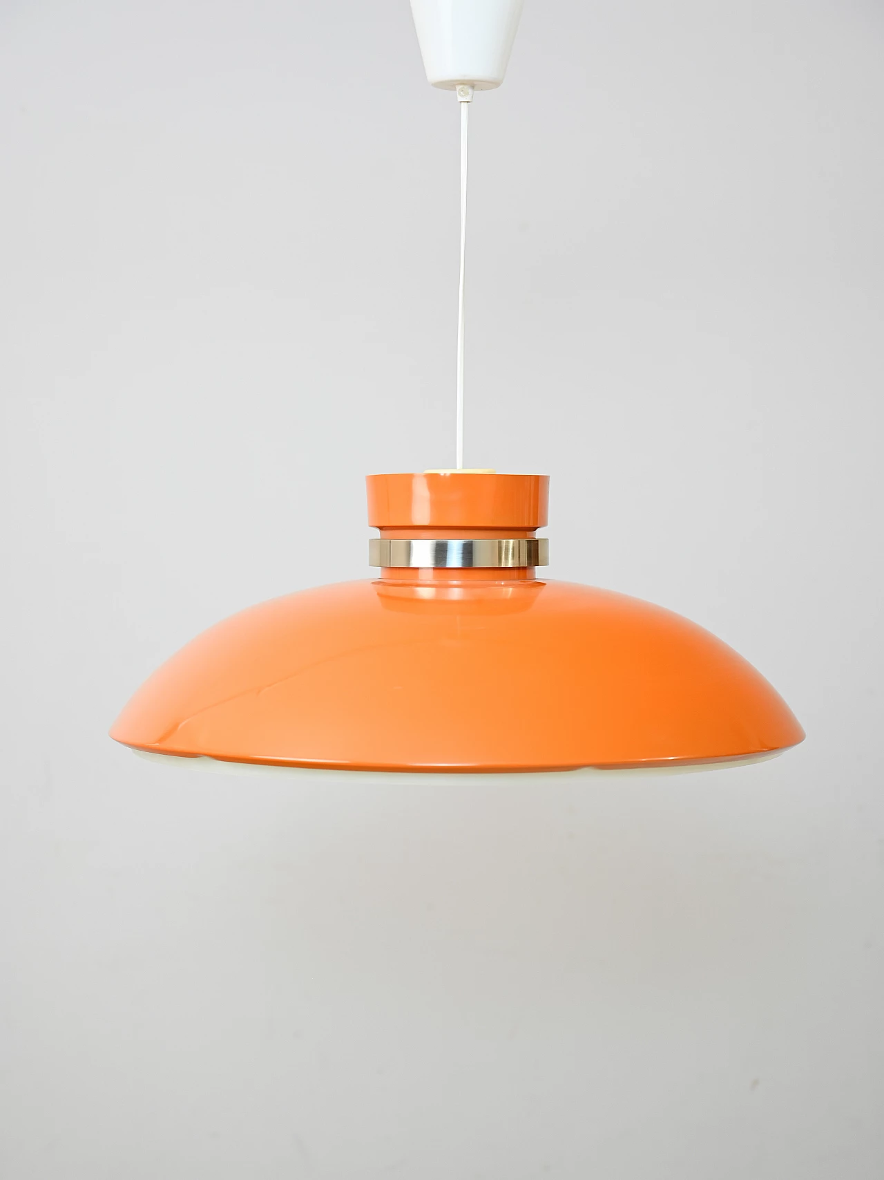 Lampada a sospensione scandinava in plastica arancione, anni '60 2