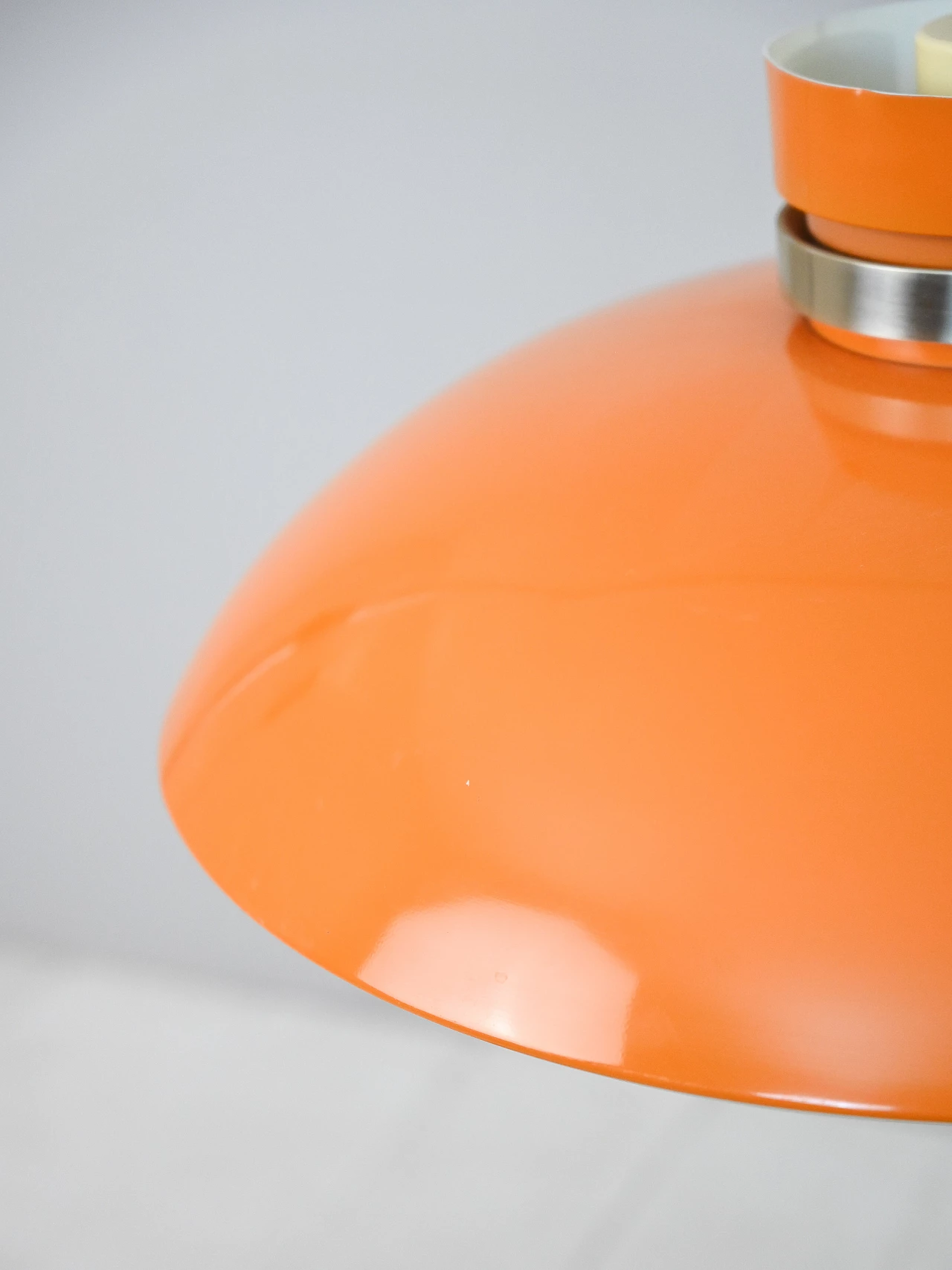 Lampada a sospensione scandinava in plastica arancione, anni '60 4