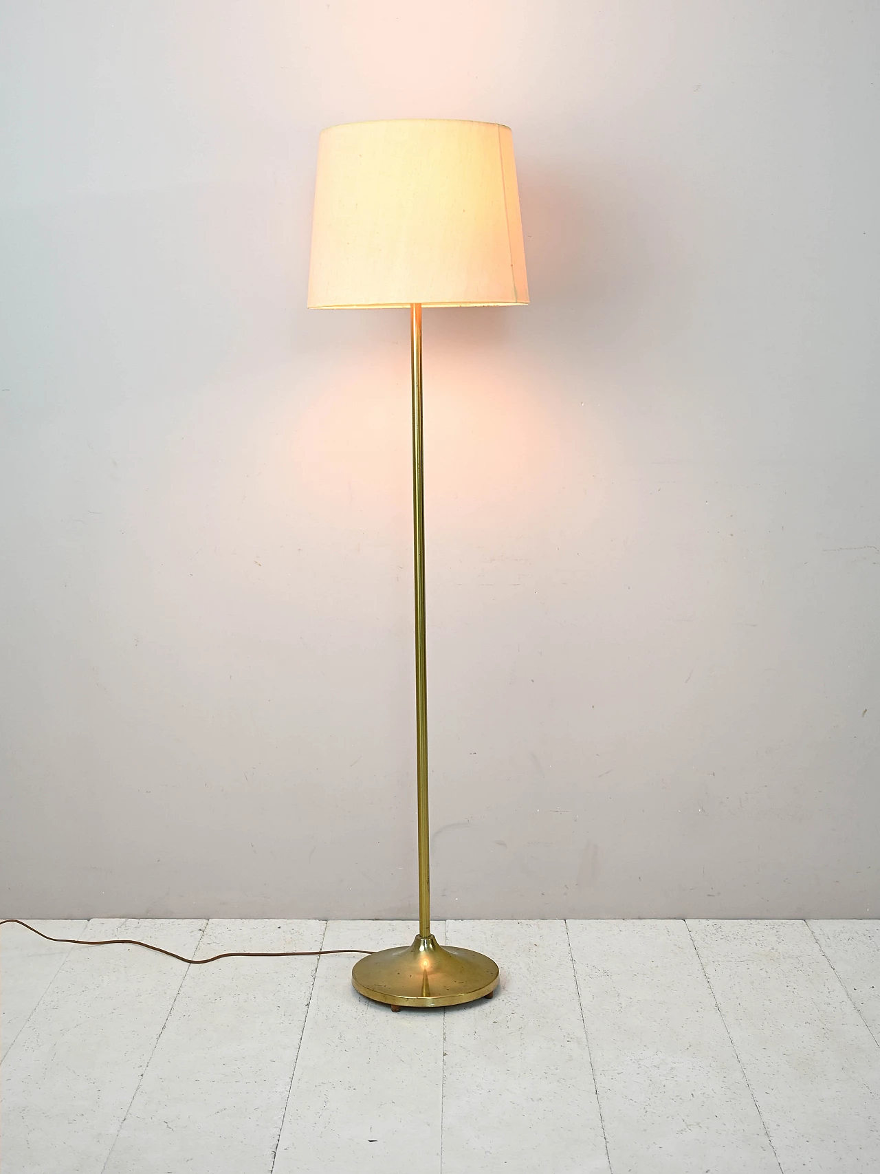 Scandinavian floor lamp with gilded metal frame and fabric shade, 1960s 1