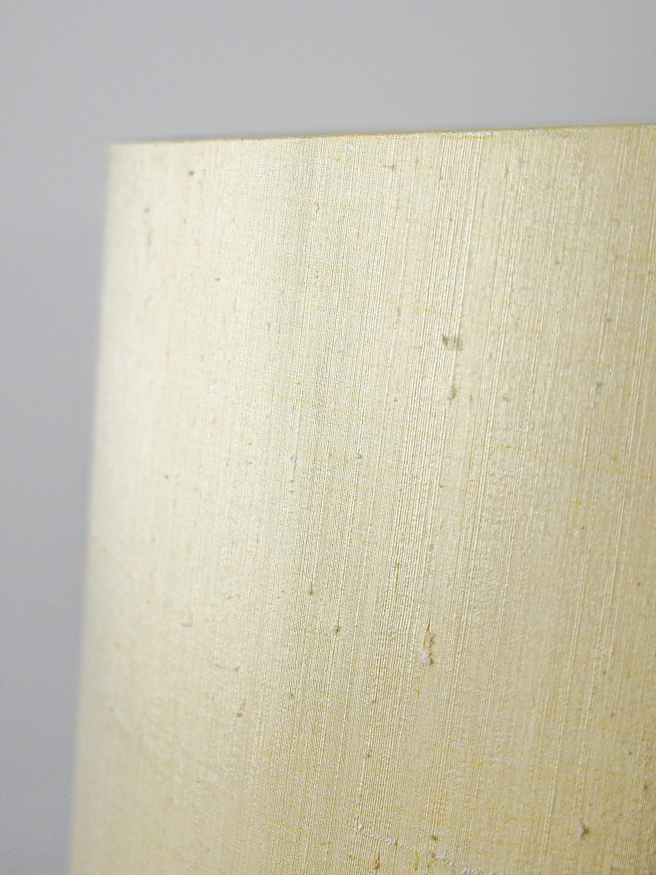 Lampada da terra scandinava con struttura in metallo dorato e paralume in tessuto, anni '60 3