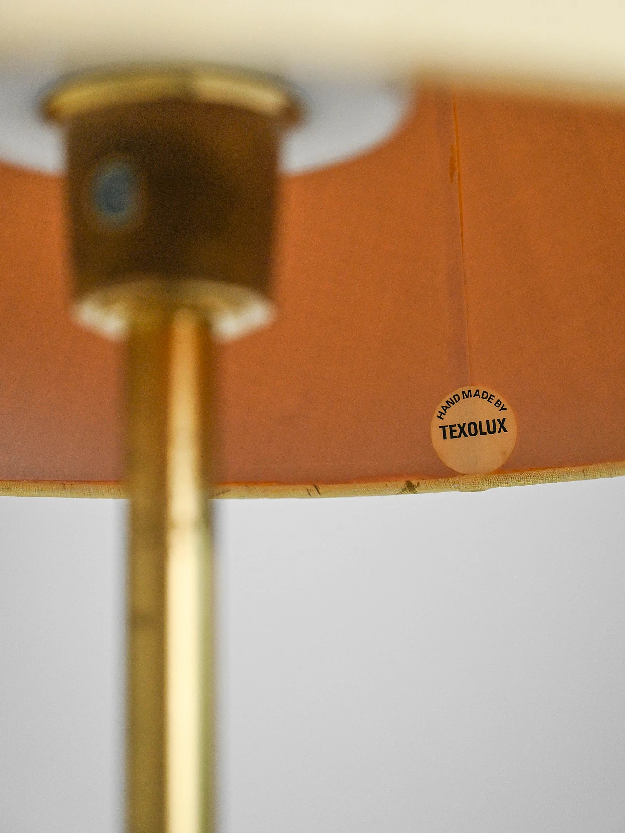 Lampada da terra scandinava con struttura in metallo dorato e paralume in tessuto, anni '60 7