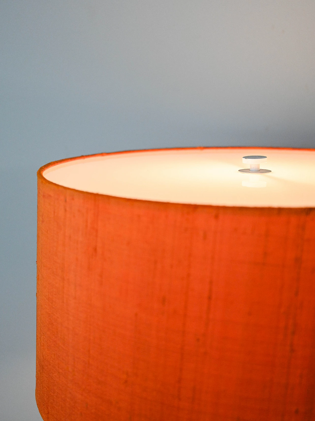 Lampada da terra scandinava in plastica e tessuto arancione, anni '60 7