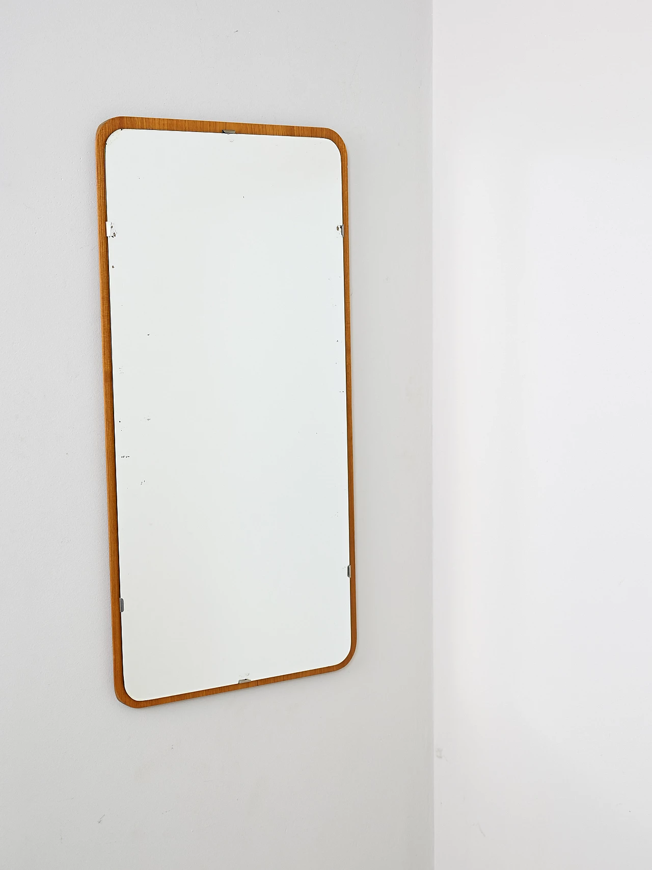 Specchio da parete scandinavo rettangolare in legno, anni '50 1