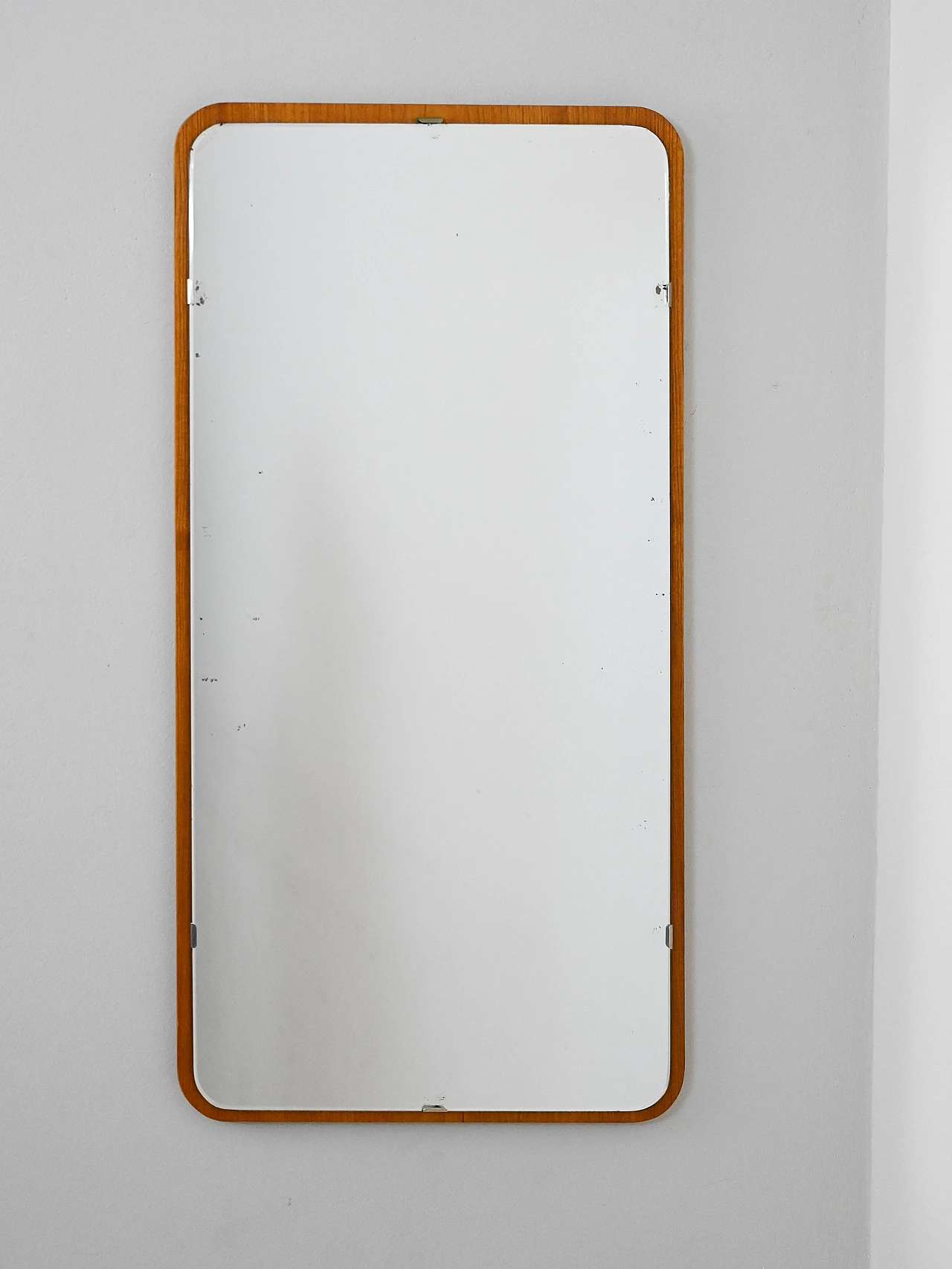 Specchio da parete scandinavo rettangolare in legno, anni '50 2