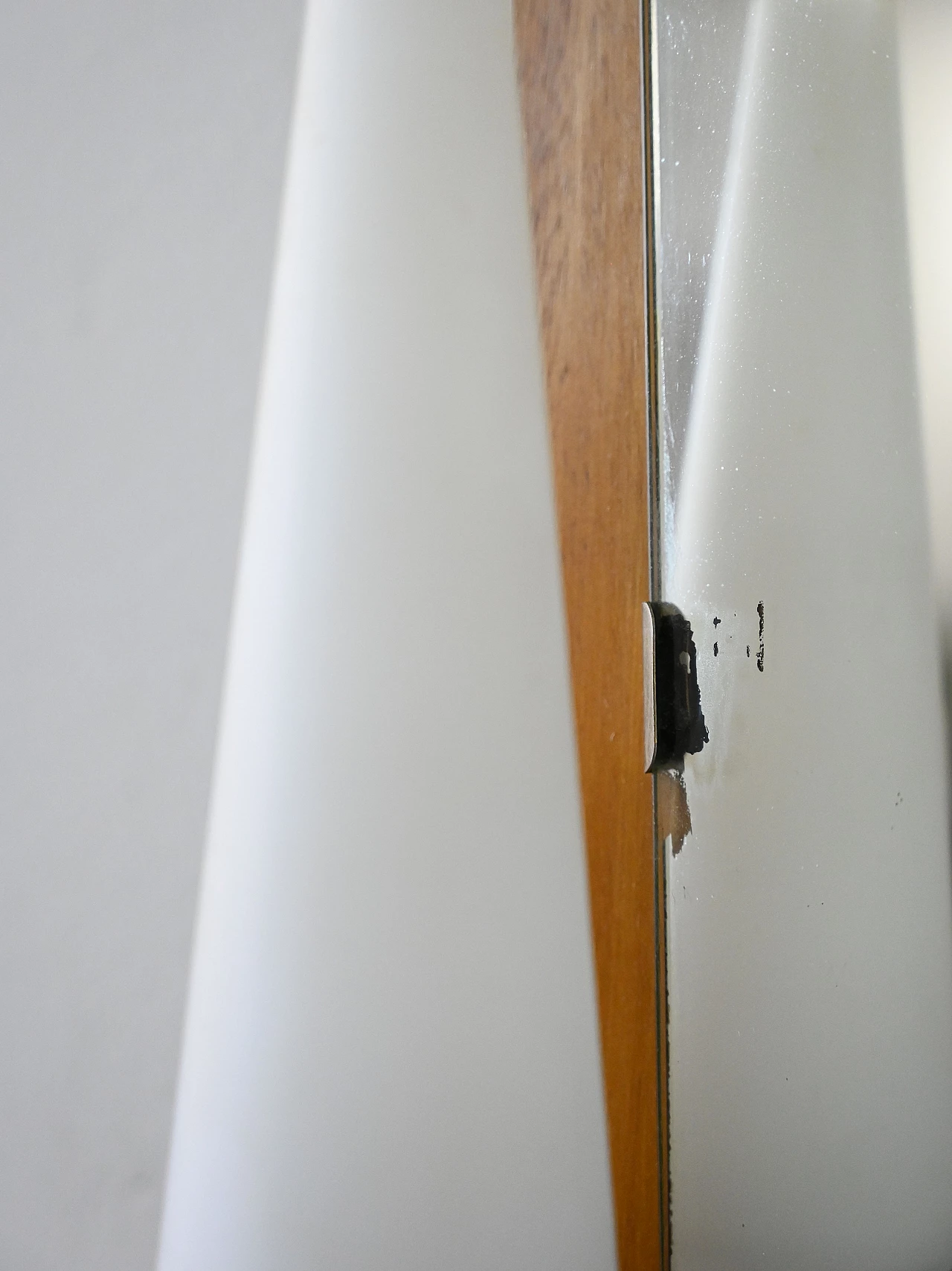 Specchio da parete scandinavo in teak con luce, anni '60 5