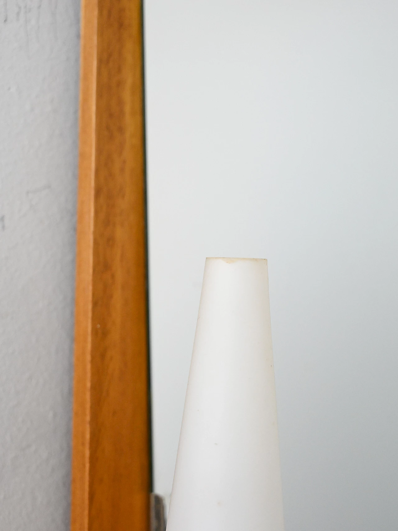 Specchio da parete scandinavo in teak con luce, anni '60 7