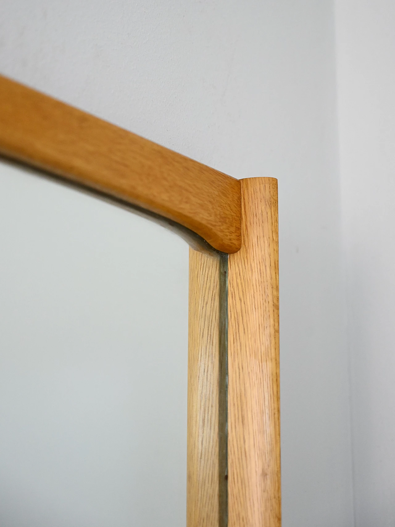 Specchio da parete svedese rettangolare in rovere, anni '60 2