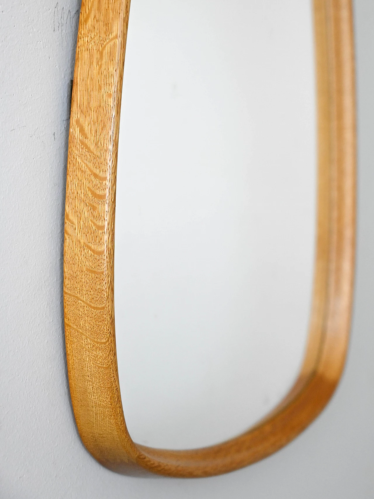 Specchio da parete scandinavo in rovere, anni '60 6