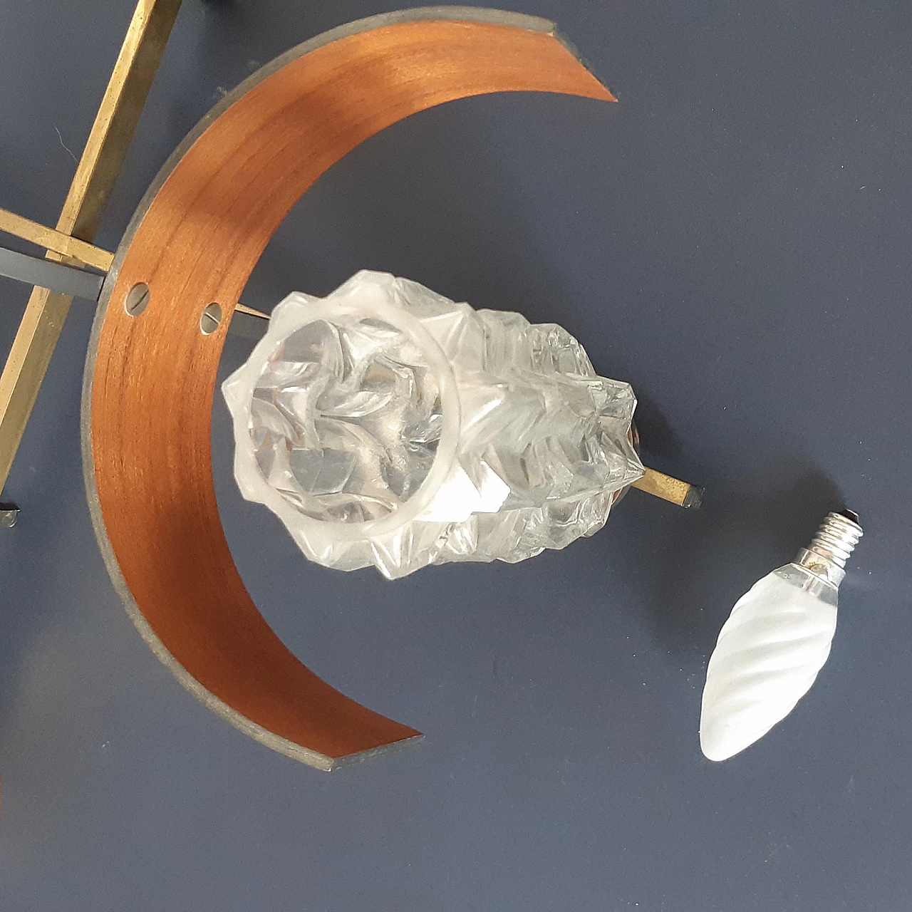 Lampadario in metallo, legno e vetro nello stile di Stilnovo, anni '60 6