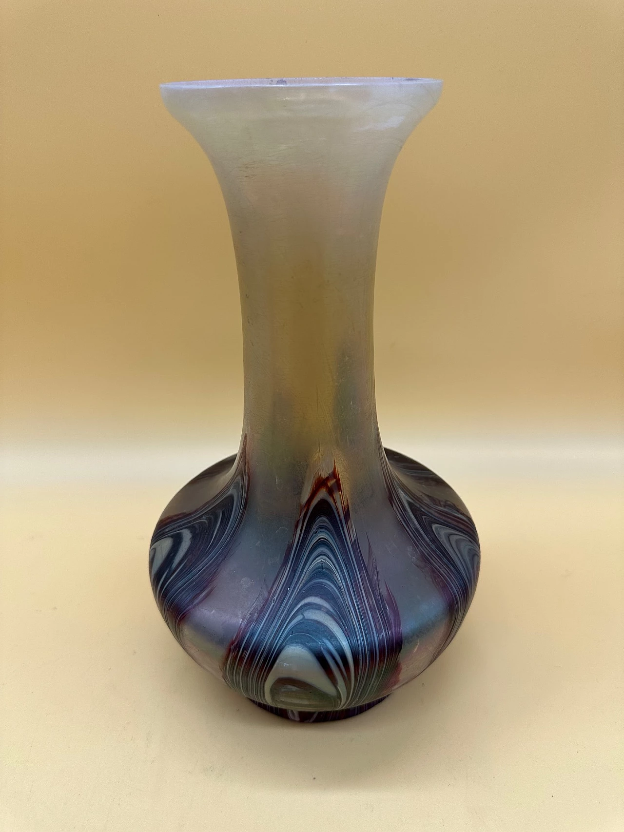 Vaso in vetro iridescente con colature, inizio '900 3