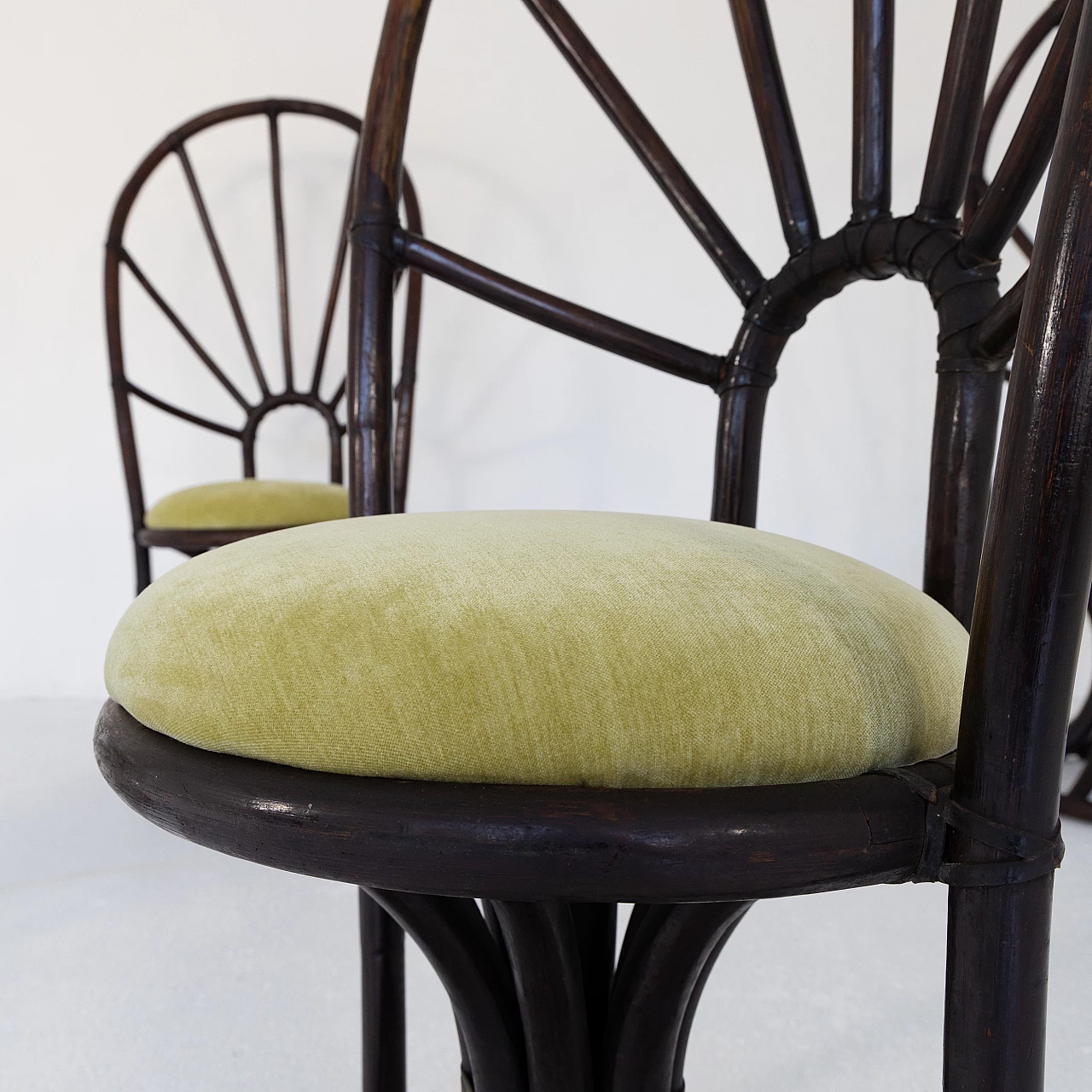 4 Chairs with round bamboo and beech table, 1970s 11