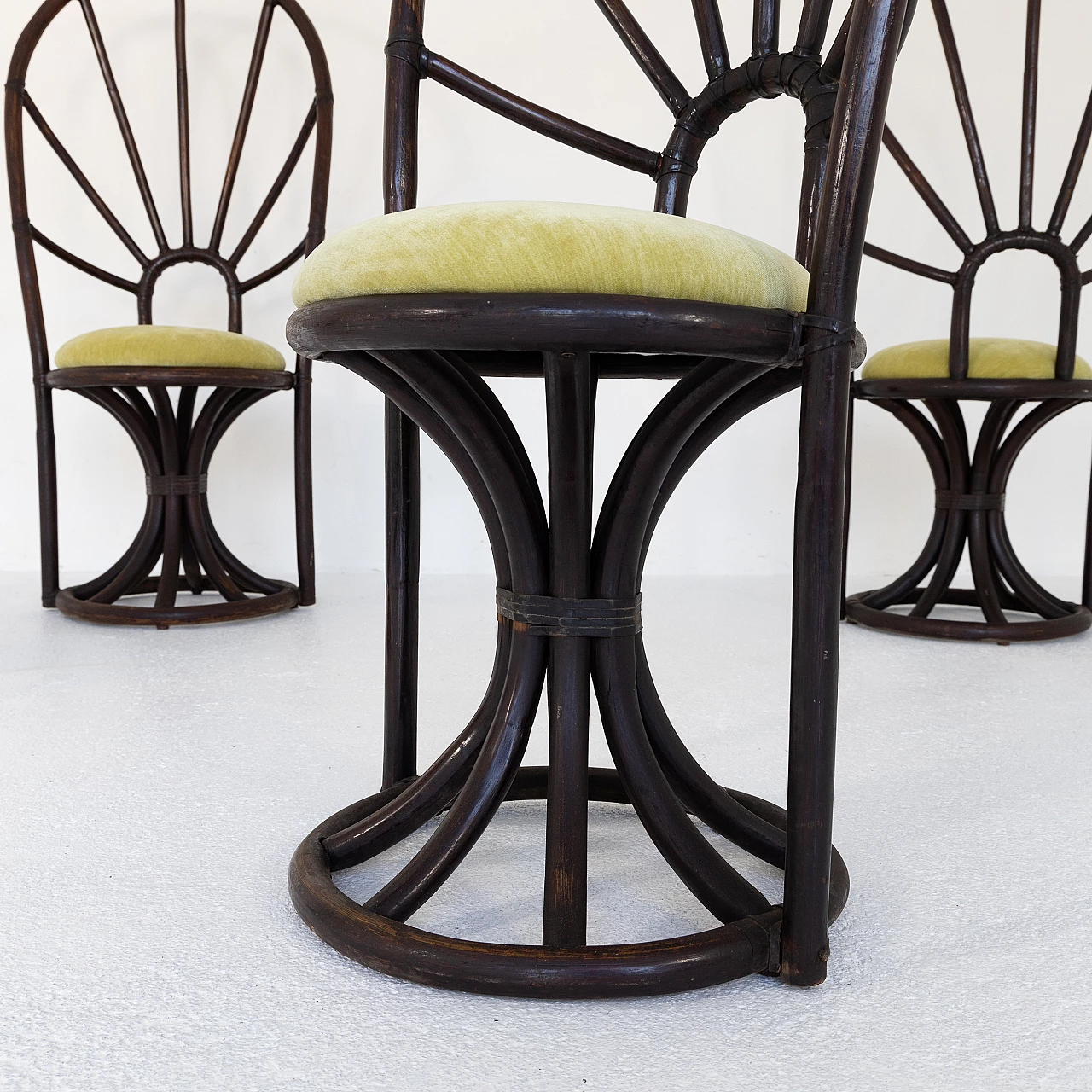 4 Chairs with round bamboo and beech table, 1970s 12