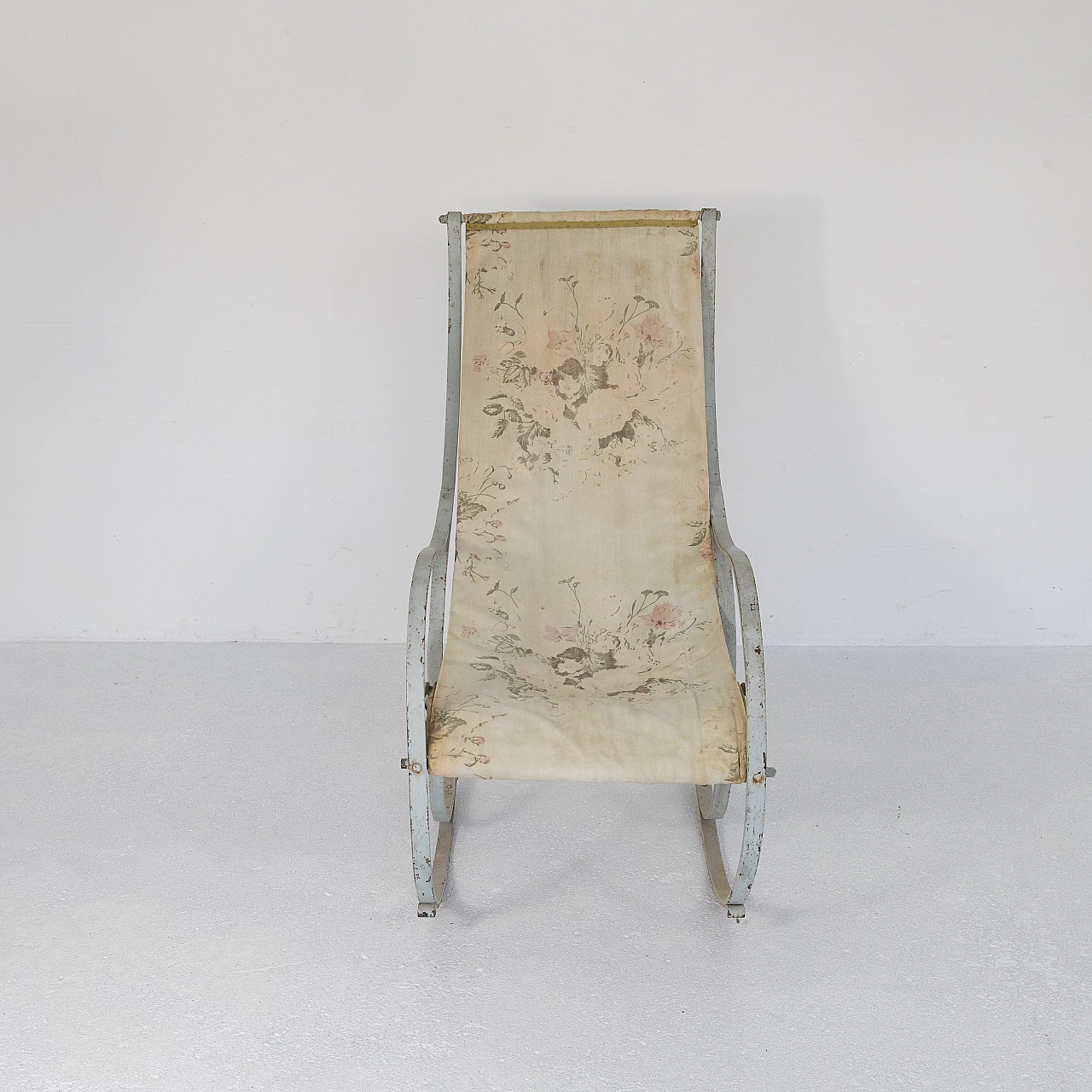 Sedia a dondolo in ferro bianco, primi '900 2