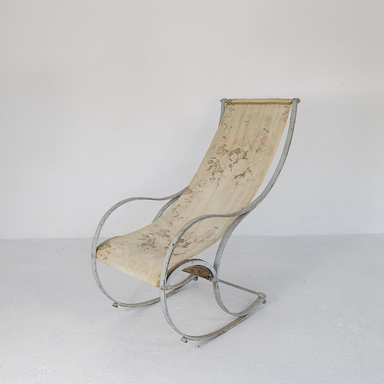 Sedia a dondolo in ferro bianco, primi '900 3