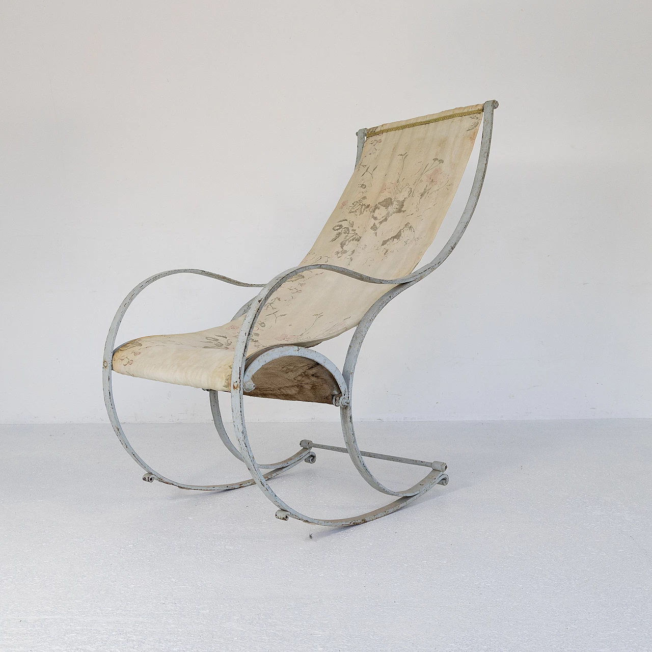 Sedia a dondolo in ferro bianco, primi '900 4