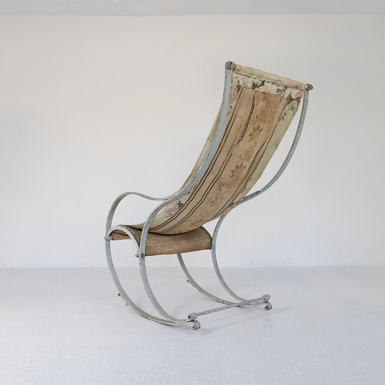 Sedia a dondolo in ferro bianco, primi '900 6