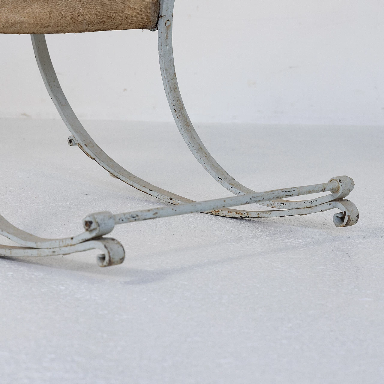 Sedia a dondolo in ferro bianco, primi '900 7