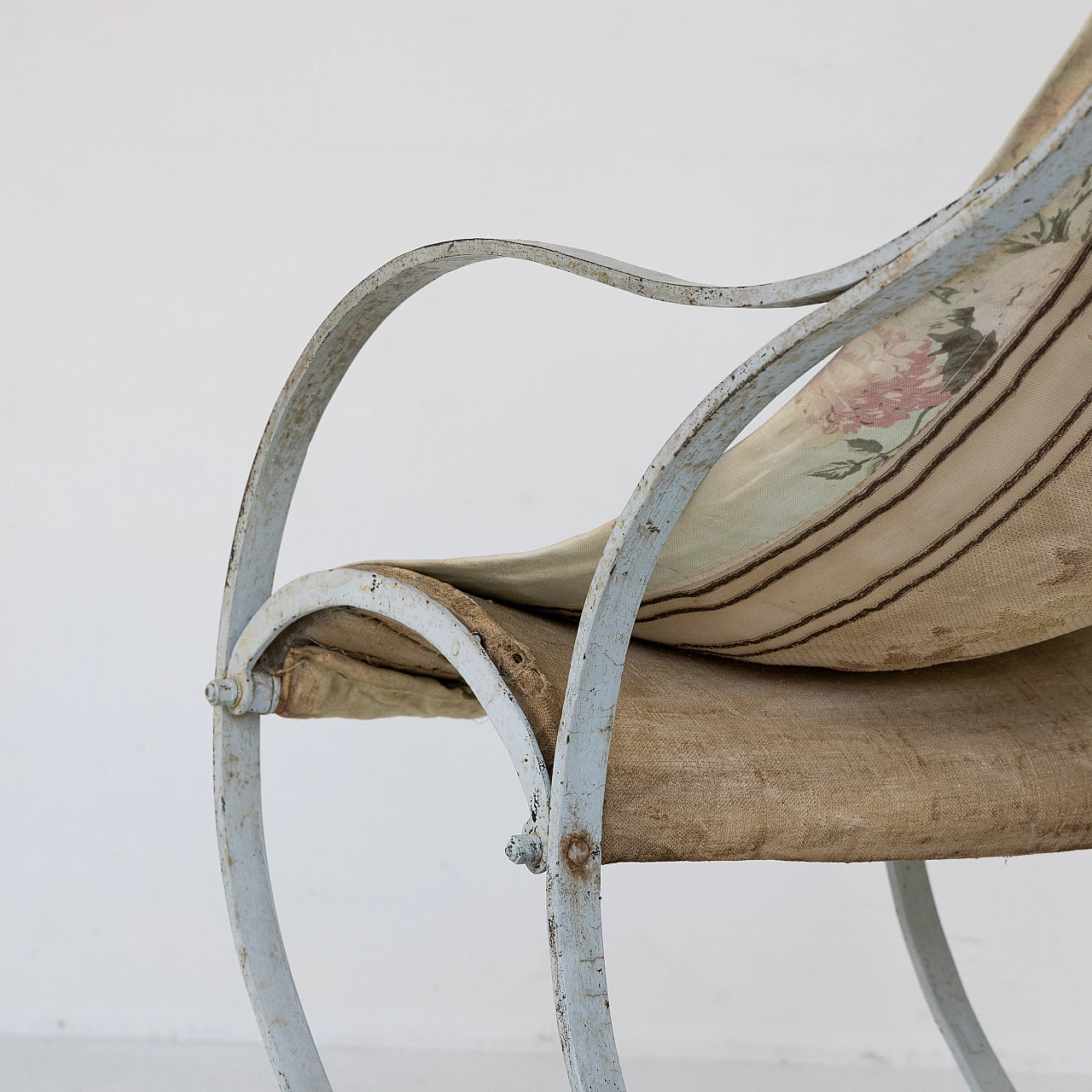 Sedia a dondolo in ferro bianco, primi '900 8