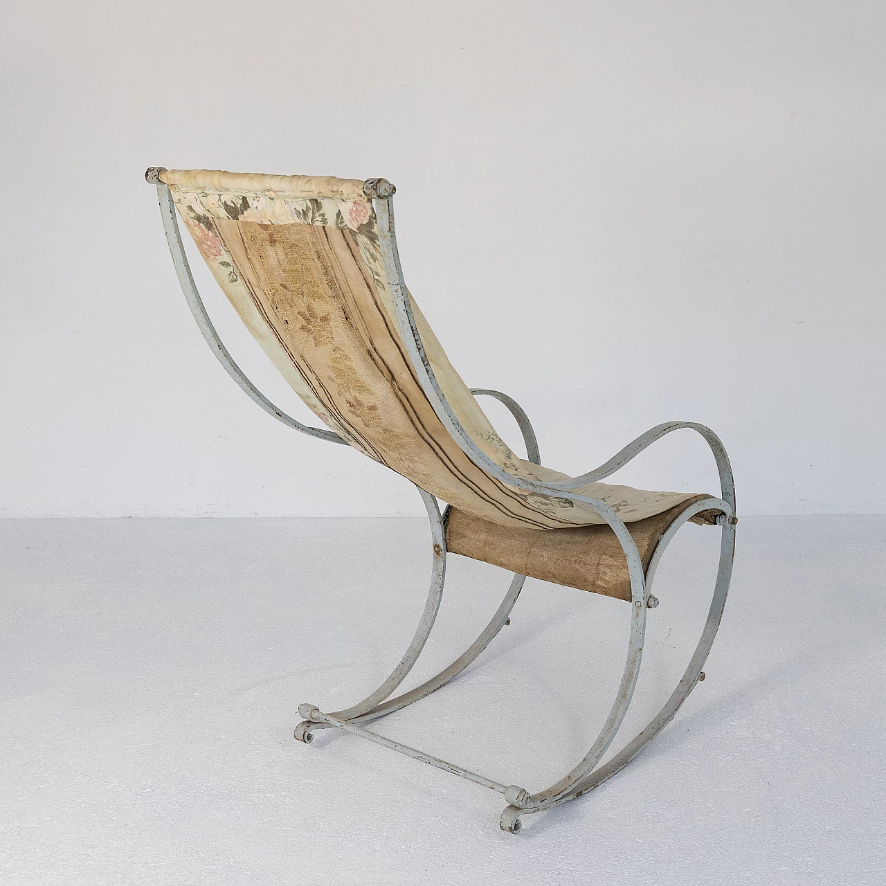 Sedia a dondolo in ferro bianco, primi '900 11