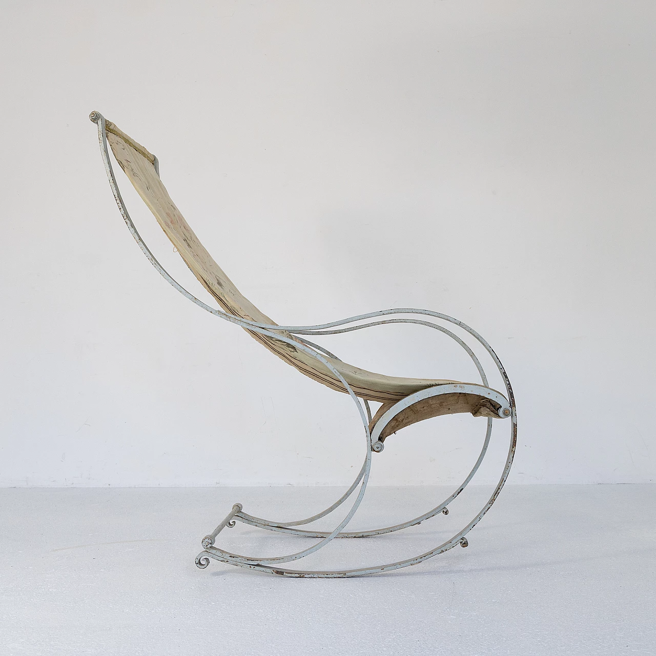 Sedia a dondolo in ferro bianco, primi '900 13