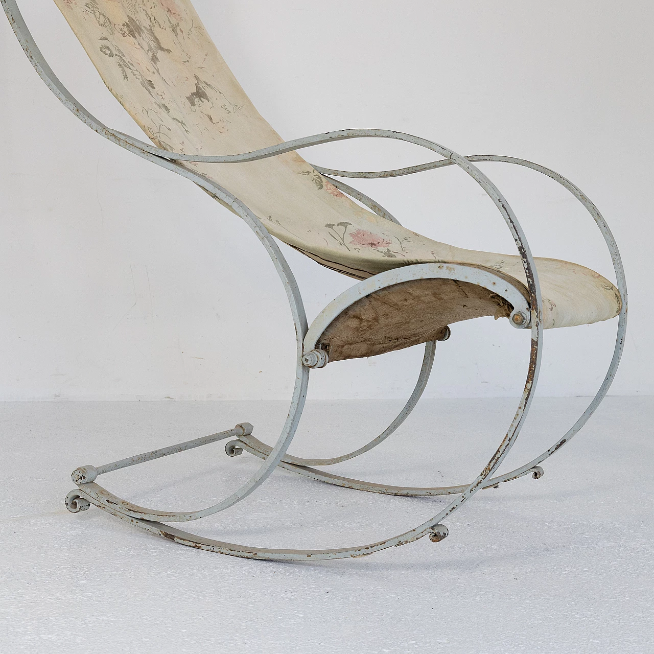 Sedia a dondolo in ferro bianco, primi '900 18
