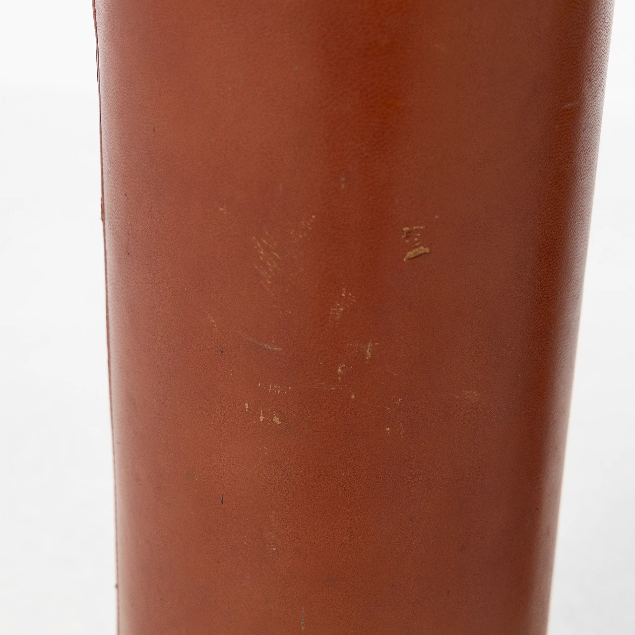 Coppia di posacenere da terra in pelle, anni '60 12