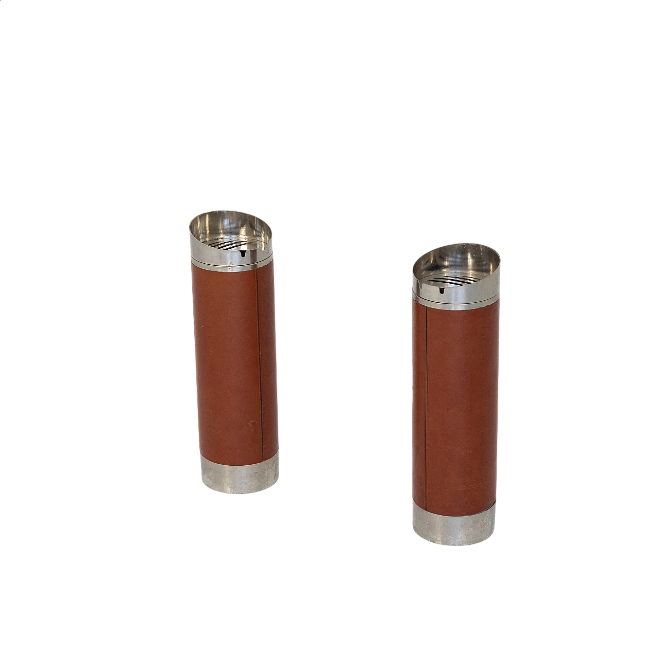 Coppia di posacenere da terra in pelle, anni '60 14