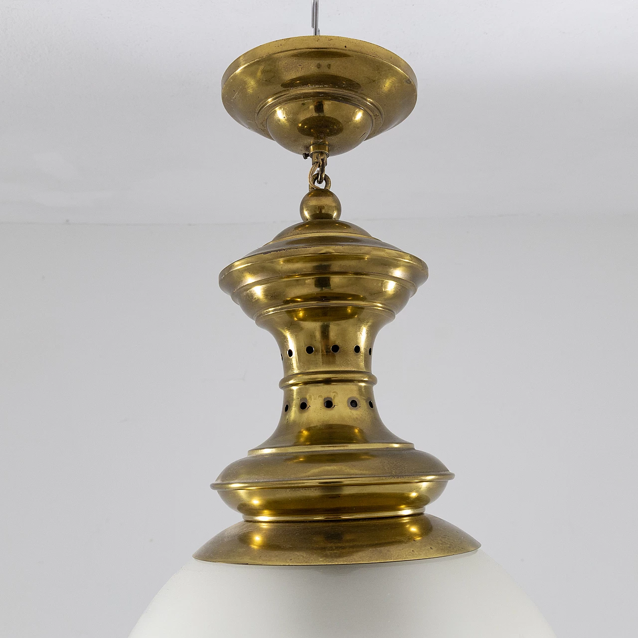 Lampadario in ottone e vetro satinato, anni '50 3