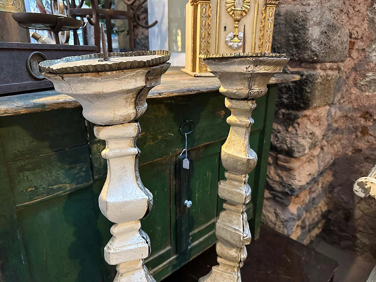 Coppia di torcieri da chiesa Luigi XVI in legno e metallo, '700 11